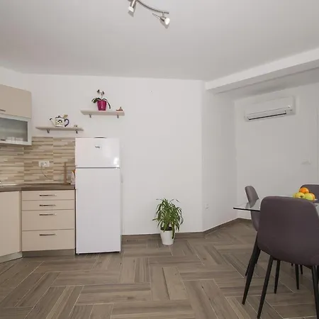 With Parking Space Zrnovo, Korcula - 16045 Апартаменты *