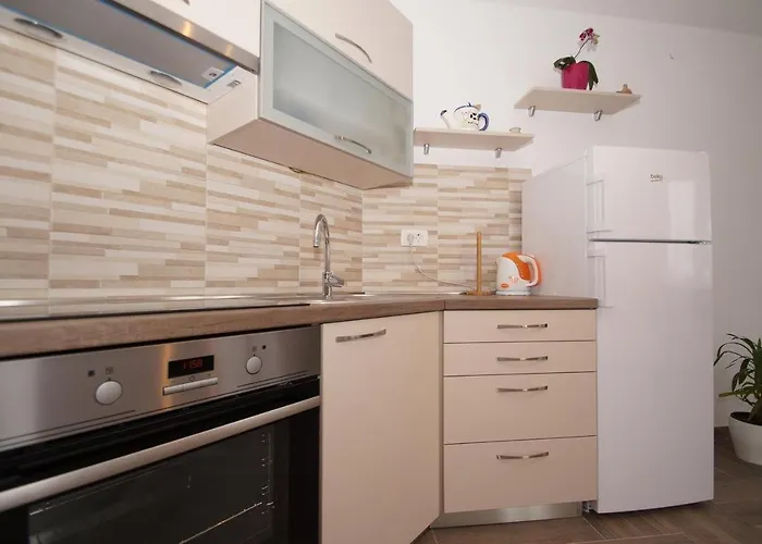 Apartman With Parking Space Zrnovo, Korcula - 16045 Žrnovo