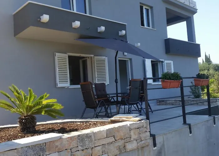 Apartman With Parking Space Zrnovo, Korcula - 16045