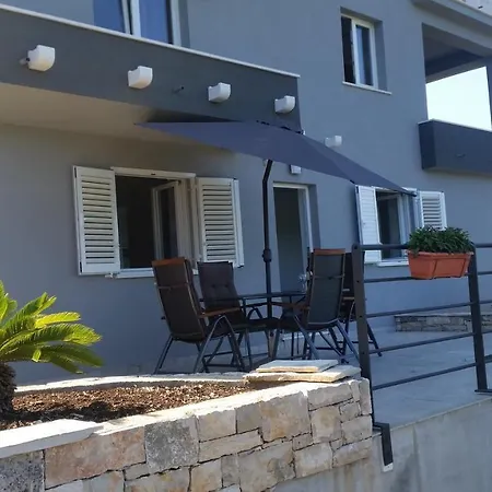 Apartamento With Parking Space Zrnovo, Korcula - 16045